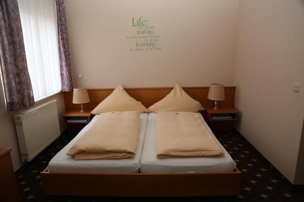 Hotel Taunus Residence Bad Camberg Exterior photo
